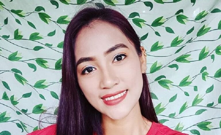 90 Day Fiance - Rose Vega - Tries It On For Size