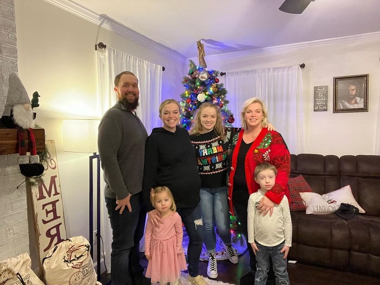 'Sister Wives': Janelle Shares Family Pic For Christmas Minus Kody