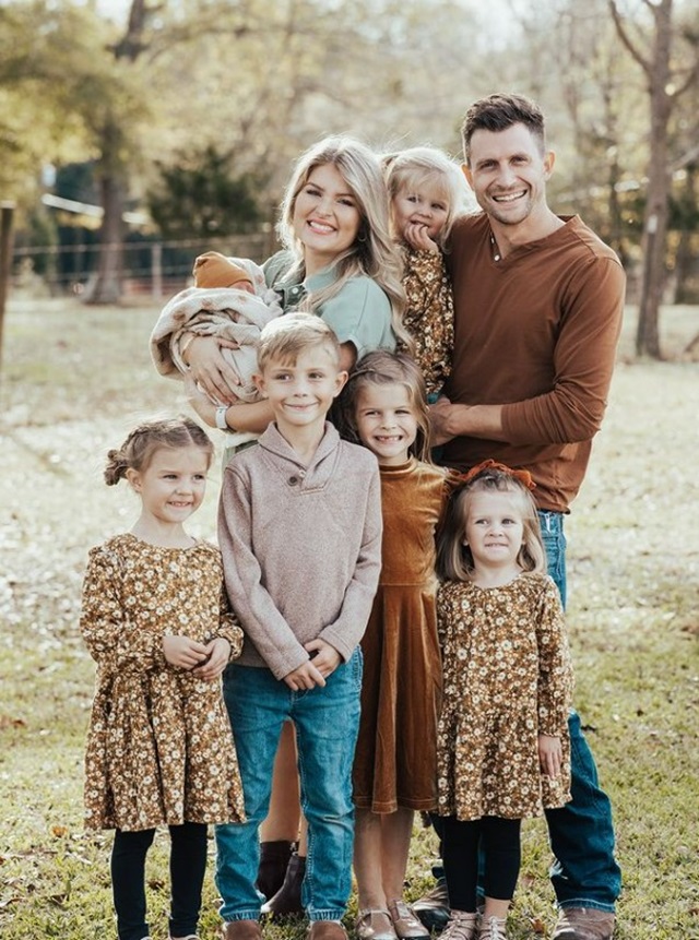 Erin Bates & Chad Paine With Their Children From Bringing Up Bates, Sourced From @chad_erinpaine Instagram