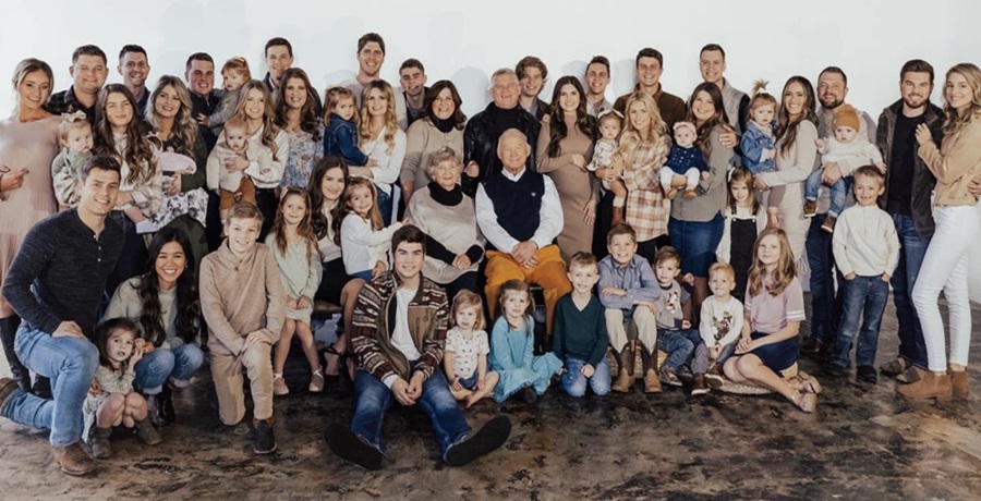 Gil & Kelly Jo Bates With Their Children, From Bringing Up Bates, Sourced From @thebatesfam Instagram