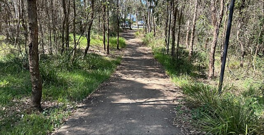 Walking Trail-Wikimedia Commons